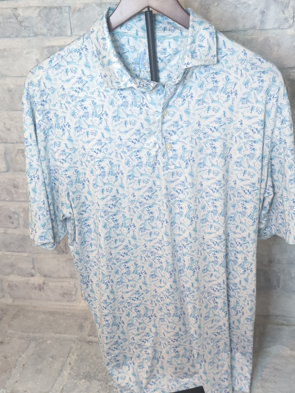 johnnie-O Light Blue & White Hawaiian Printed Men’s Featherweight Polo Size Med